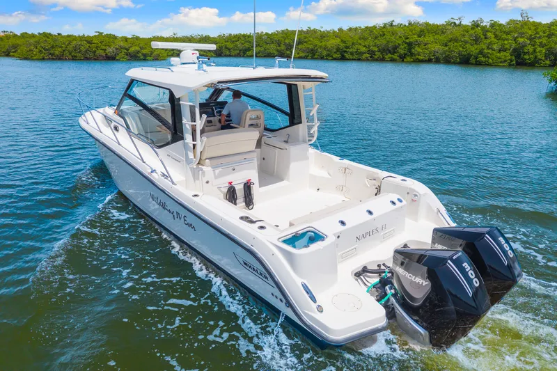 Slide: The Image of Boston Whaler 325 CONQUEST 2021 - 5