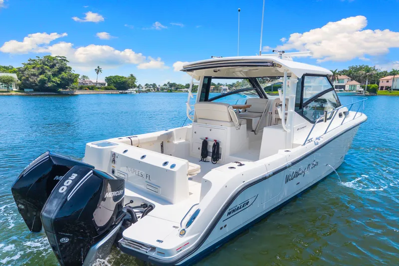 Slide: The Image of Boston Whaler 325 CONQUEST 2021 - 7