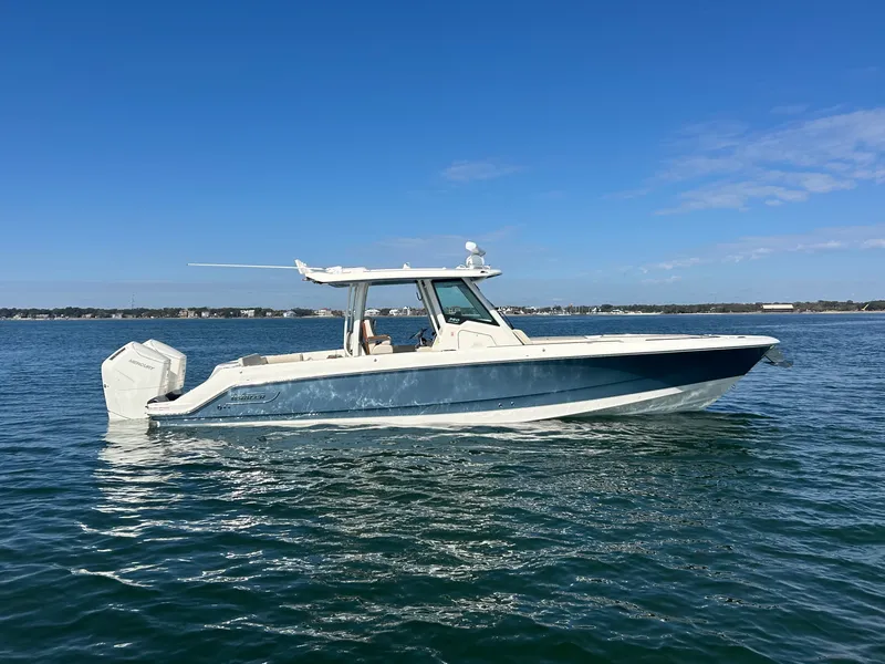 Slide: The Image of Boston Whaler 360 Outrage 2026 - 10