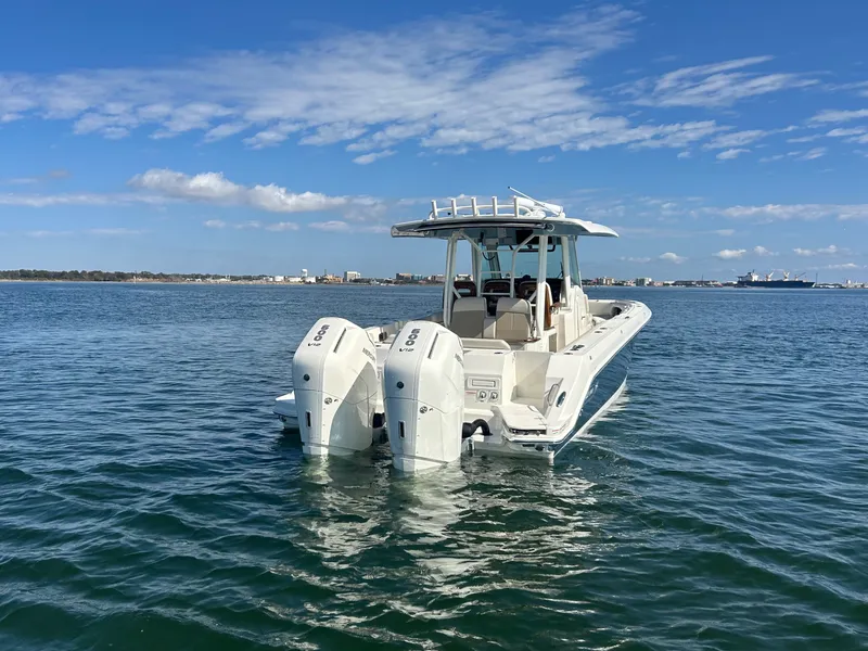 Slide: The Image of Boston Whaler 360 Outrage 2026 - 12
