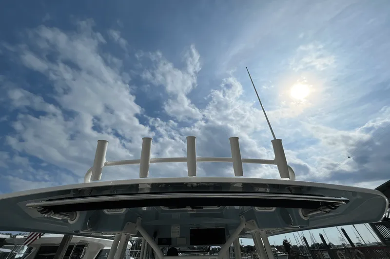 Slide: The Image of Boston Whaler 360 Outrage 2026 - 15