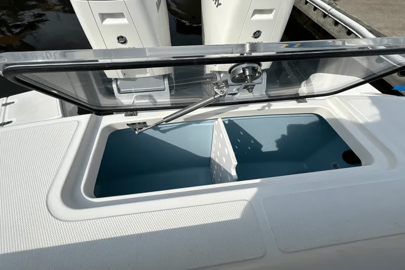 Slide: The Image of Boston Whaler 360 Outrage 2026 - 16