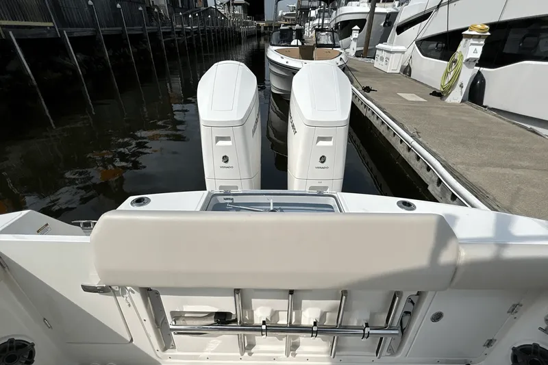 Slide: The Image of Boston Whaler 360 Outrage 2026 - 18