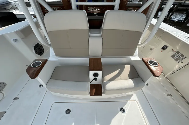 Slide: The Image of Boston Whaler 360 Outrage 2026 - 20