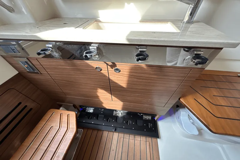 Slide: The Image of Boston Whaler 360 Outrage 2026 - 29