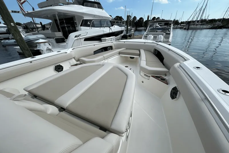 Slide: The Image of Boston Whaler 360 Outrage 2026 - 33