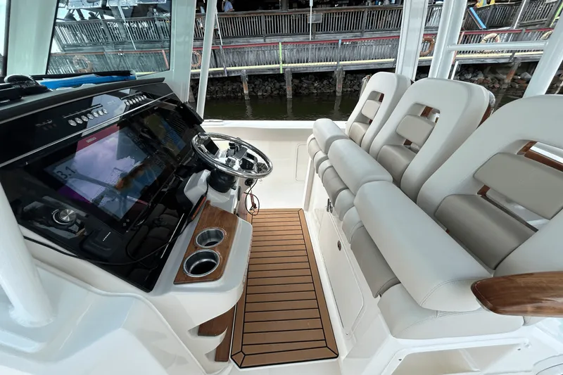 Slide: The Image of Boston Whaler 360 Outrage 2026 - 37