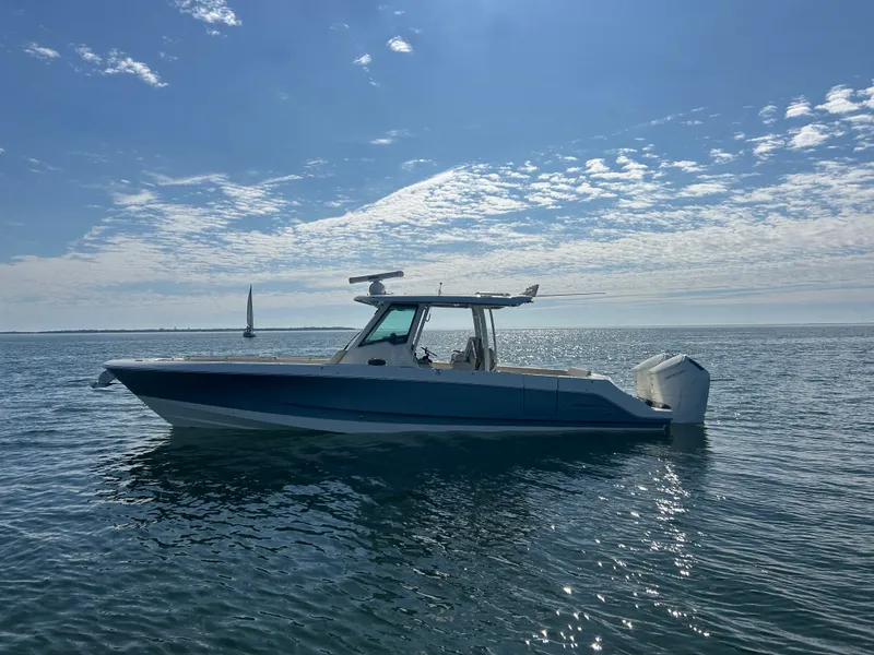 Slide: The Image of Boston Whaler 360 Outrage 2026 - 4