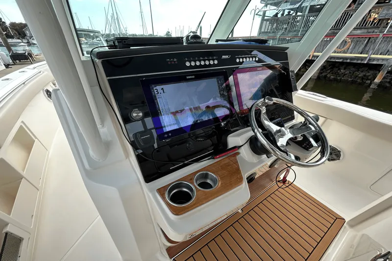 Slide: The Image of Boston Whaler 360 Outrage 2026 - 40