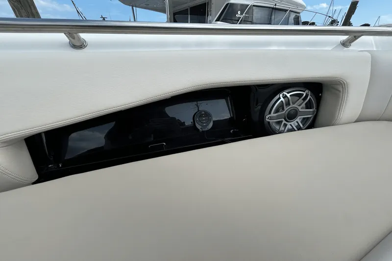 Slide: The Image of Boston Whaler 360 Outrage 2026 - 41