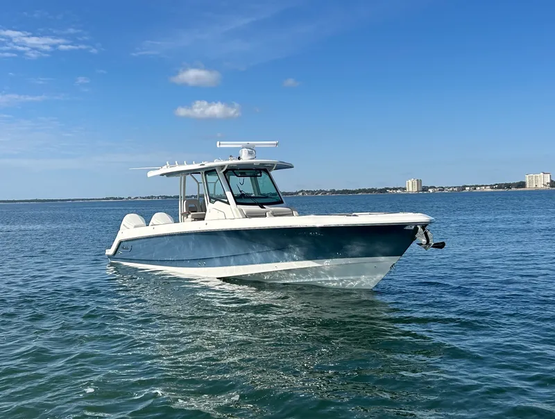 Slide: The Image of Boston Whaler 360 Outrage 2026 - 7