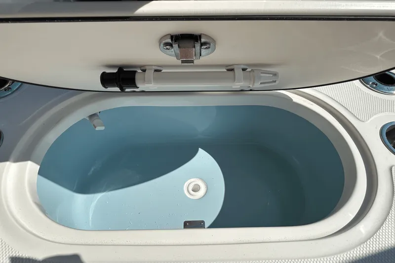 Slide: The Image of Boston Whaler 150 Montauk 2026 - 12