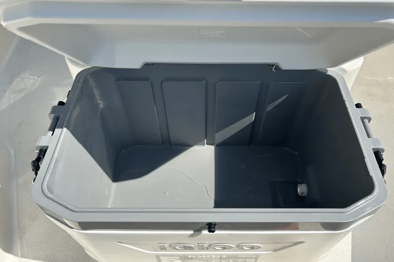 Slide: The Image of Boston Whaler 150 Montauk 2026 - 15