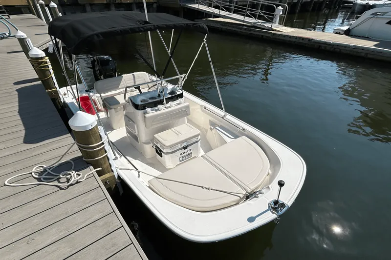Slide: The Image of Boston Whaler 150 Montauk 2026 - 17