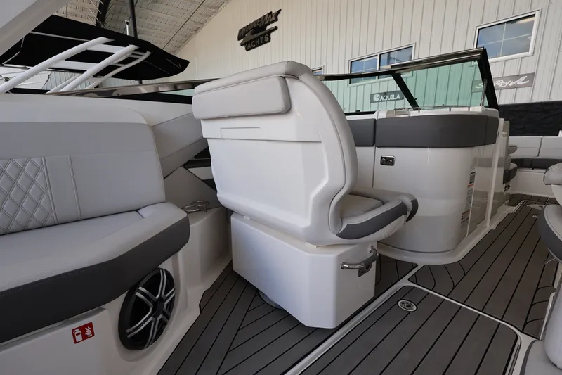 Slide: The Image of Sea Ray SLX 310 Outboard 2026 - 10