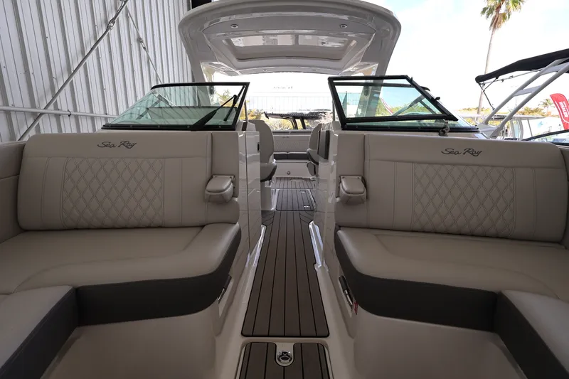 Slide: The Image of Sea Ray SLX 310 Outboard 2026 - 22