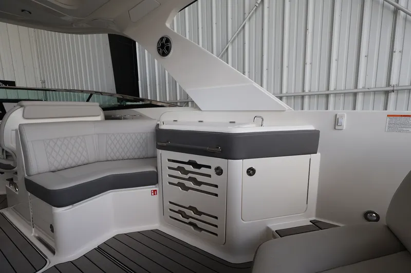 Slide: The Image of Sea Ray SLX 310 Outboard 2026 - 5