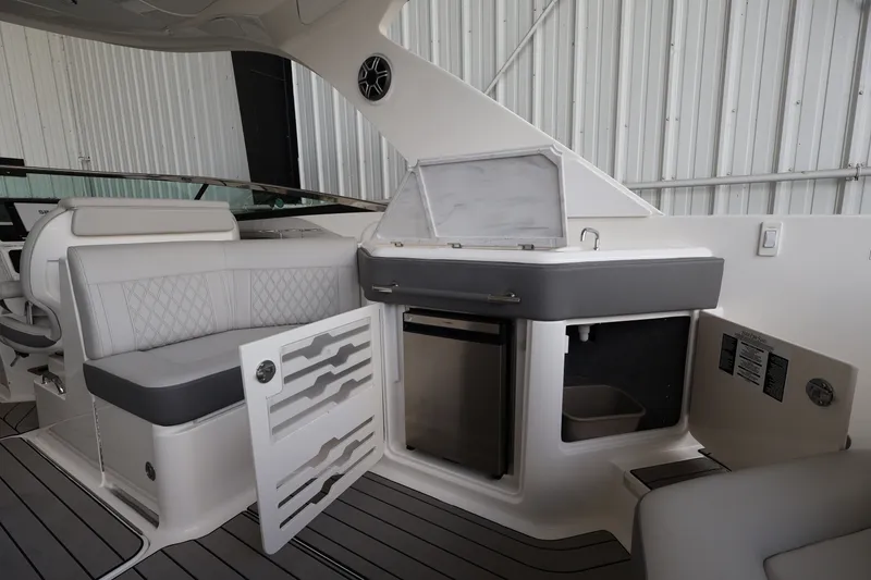 Slide: The Image of Sea Ray SLX 310 Outboard 2026 - 6