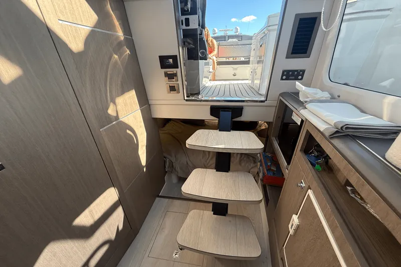 Slide: The Image of Galeon 325 GTO 2024 - 10