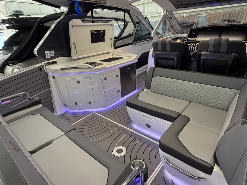 Slide: The Image of Galeon 325 GTO 2024 - 14