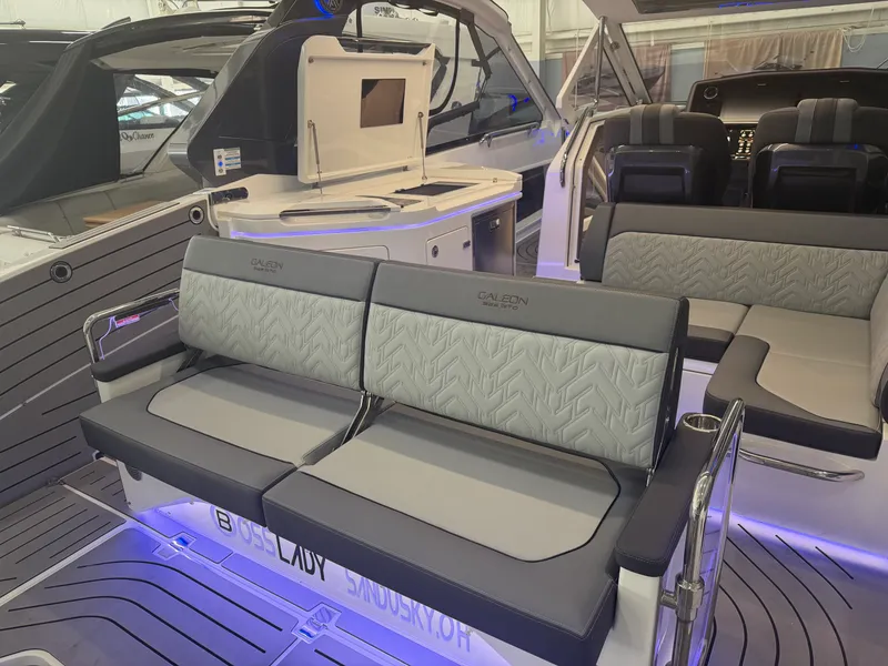 Slide: The Image of Galeon 325 GTO 2024 - 16