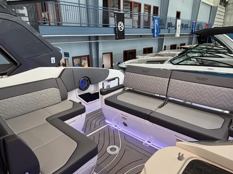 Slide: The Image of Galeon 325 GTO 2024 - 19