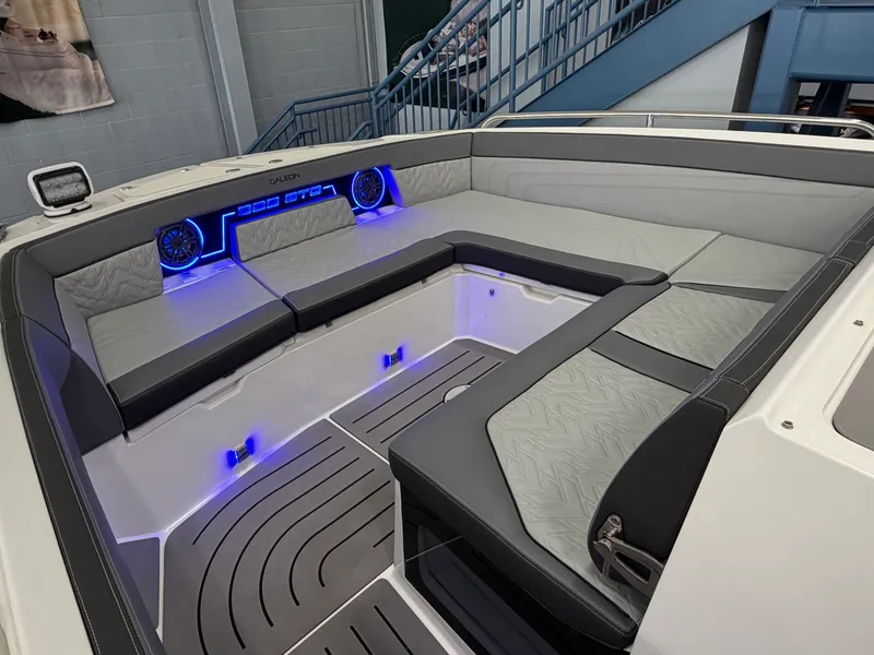 Slide: The Image of Galeon 325 GTO 2024 - 26