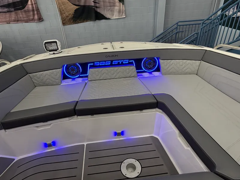 Slide: The Image of Galeon 325 GTO 2024 - 27