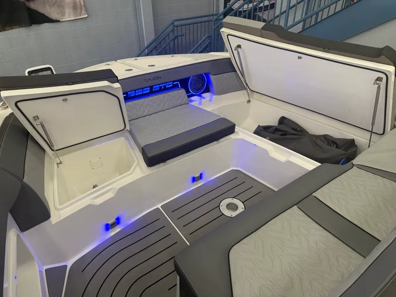 Slide: The Image of Galeon 325 GTO 2024 - 30