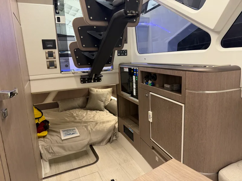 Slide: The Image of Galeon 325 GTO 2024 - 35