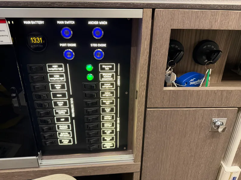 Slide: The Image of Galeon 325 GTO 2024 - 38