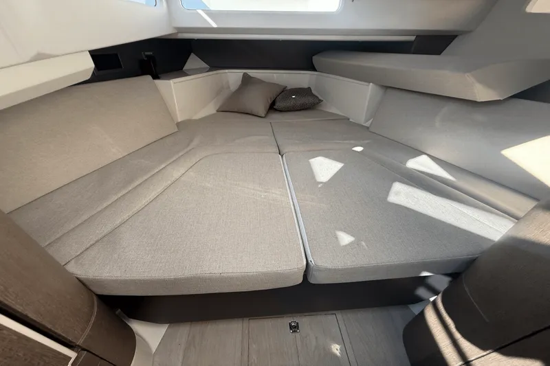 Slide: The Image of Galeon 325 GTO 2024 - 8