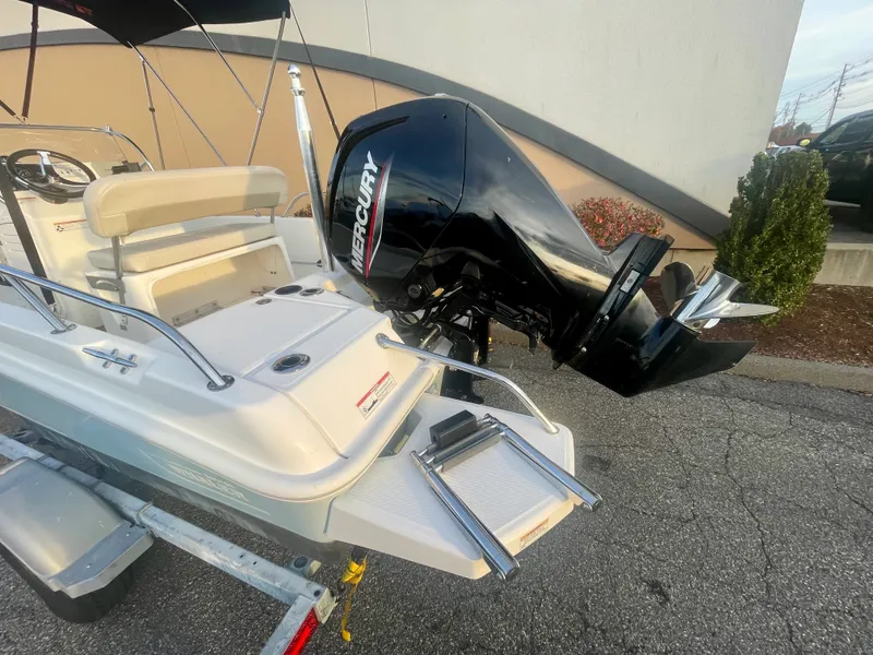 Slide: The Image of Boston Whaler 170 Dauntless 2017 - 2