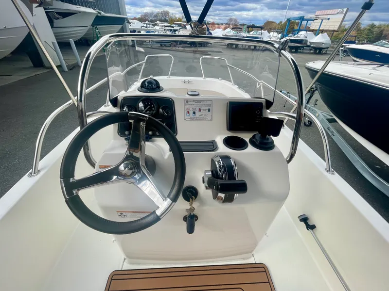 Slide: The Image of Boston Whaler 170 Dauntless 2017 - 6