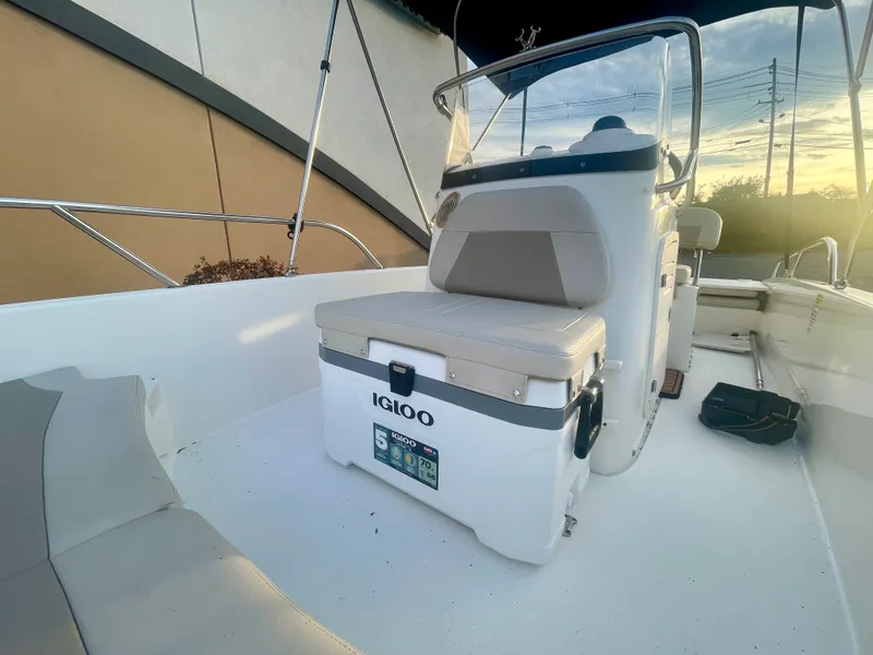 Slide: The Image of Boston Whaler 170 Dauntless 2017 - 8