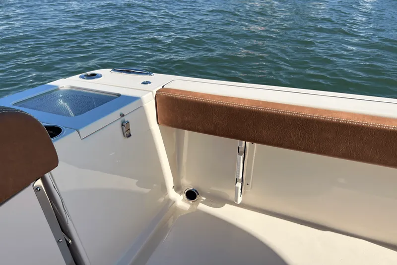 Slide: The Image of Scout 240 XSF 2026 - 12