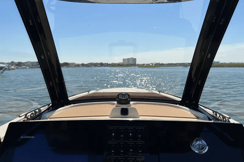 Slide: The Image of Scout 240 XSF 2026 - 16