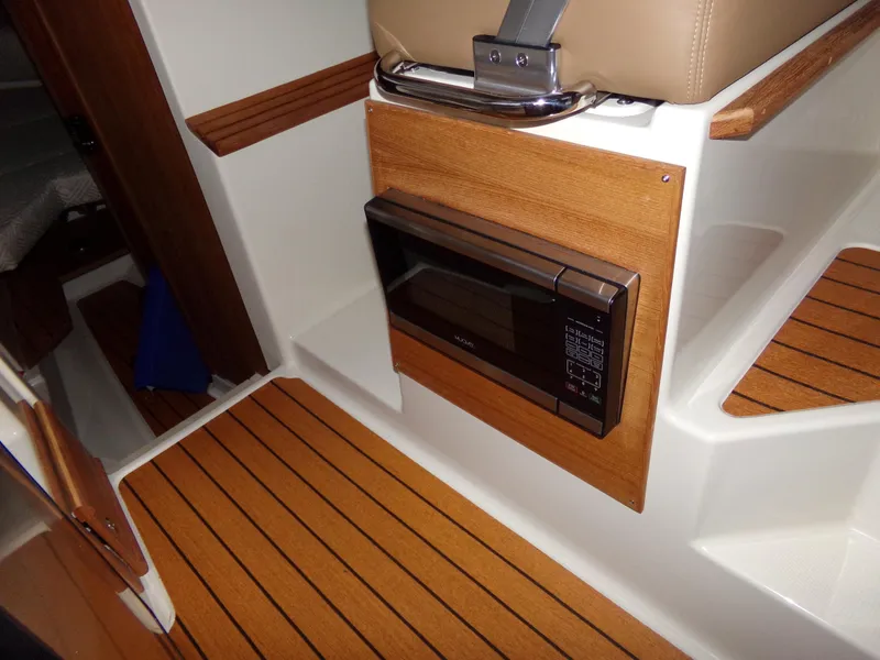 Slide: The Image of Ranger Tug R-27 2021 - 38