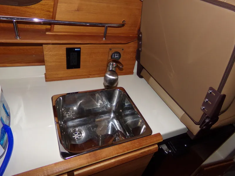 Slide: The Image of Ranger Tug R-27 2021 - 40