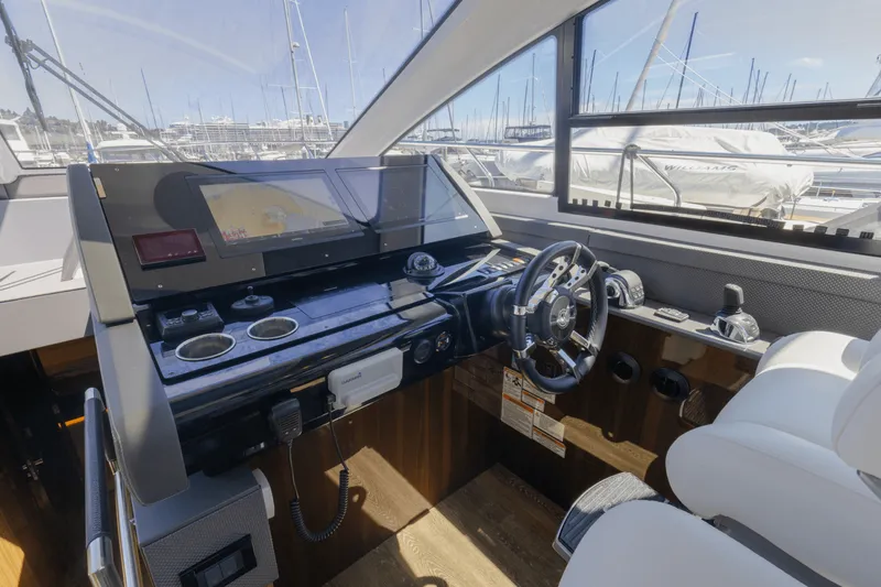 Slide: The Image of Cruisers Yachts 60 CANTIUS 2021 - 12