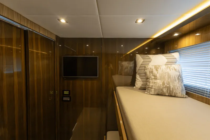 Slide: The Image of Cruisers Yachts 60 CANTIUS 2021 - 17