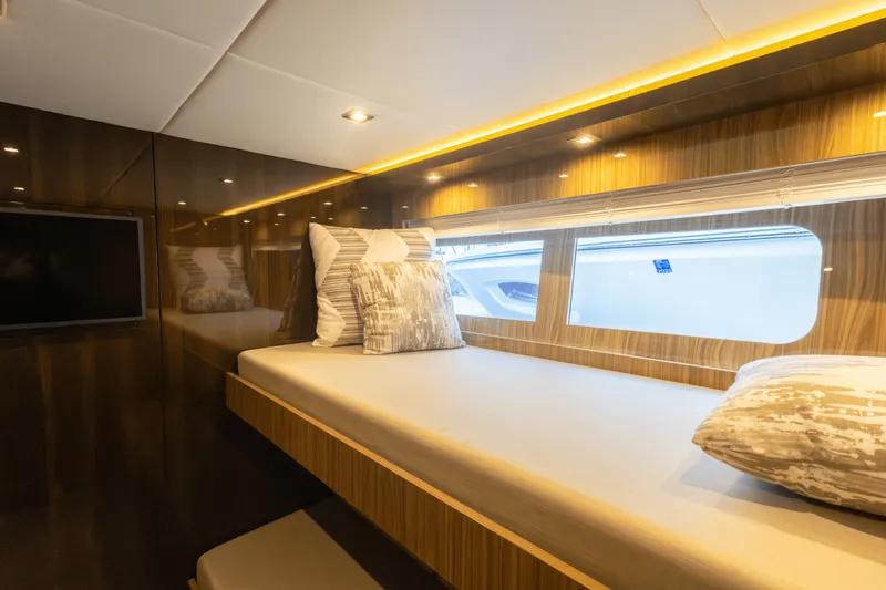 Slide: The Image of Cruisers Yachts 60 CANTIUS 2021 - 18