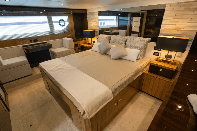 Slide: The Image of Cruisers Yachts 60 CANTIUS 2021 - 25