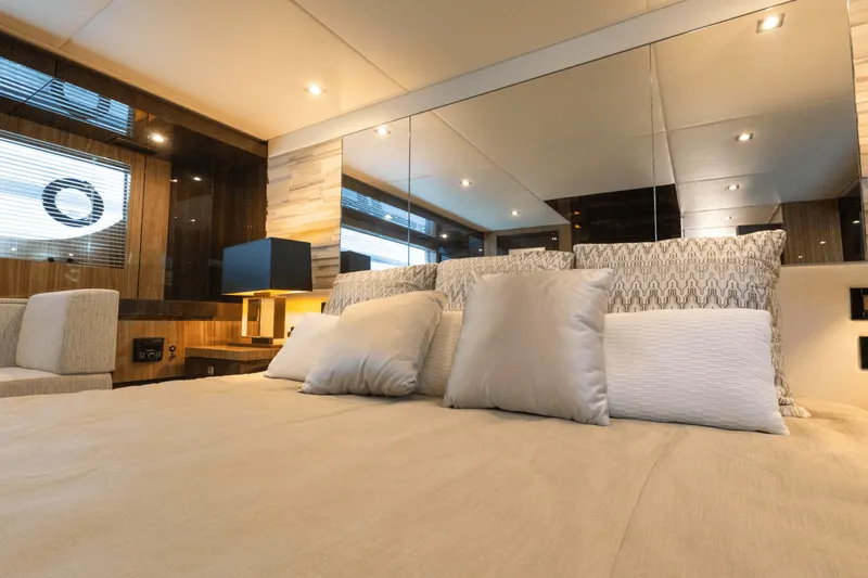 Slide: The Image of Cruisers Yachts 60 CANTIUS 2021 - 27