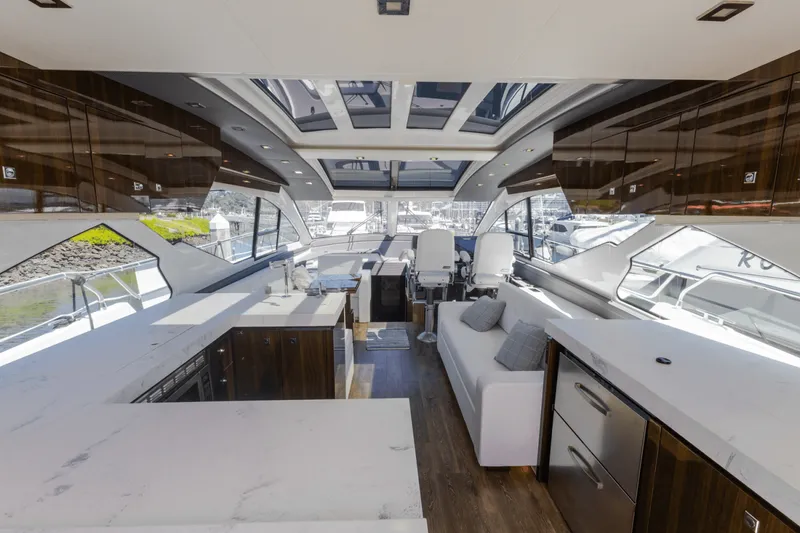 Slide: The Image of Cruisers Yachts 60 CANTIUS 2021 - 3