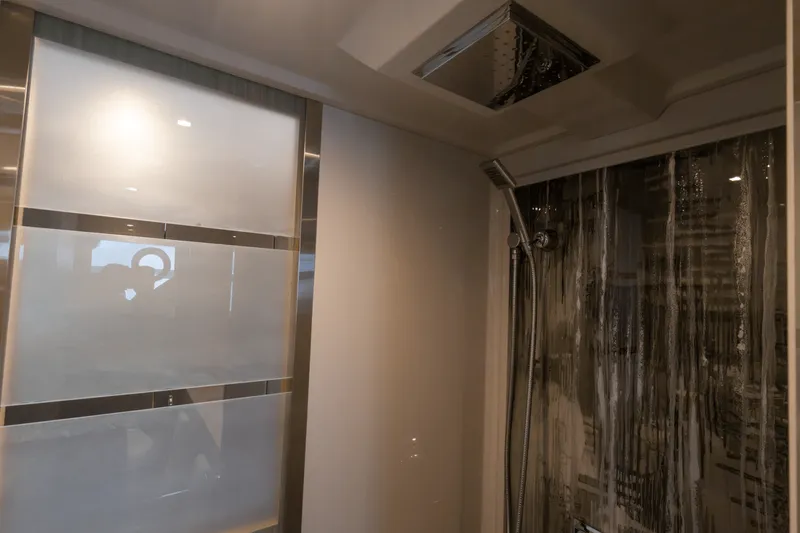 Slide: The Image of Cruisers Yachts 60 CANTIUS 2021 - 32