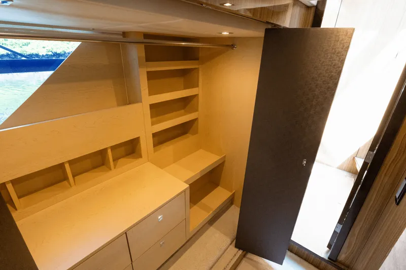 Slide: The Image of Cruisers Yachts 60 CANTIUS 2021 - 34