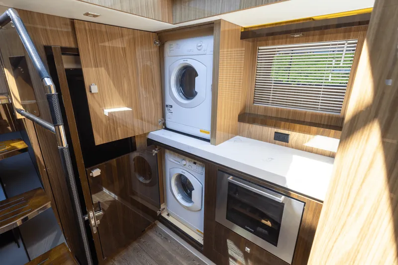 Slide: The Image of Cruisers Yachts 60 CANTIUS 2021 - 35