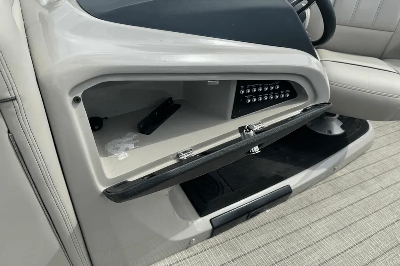 Slide: The Image of Barletta L21U 2019 - 2