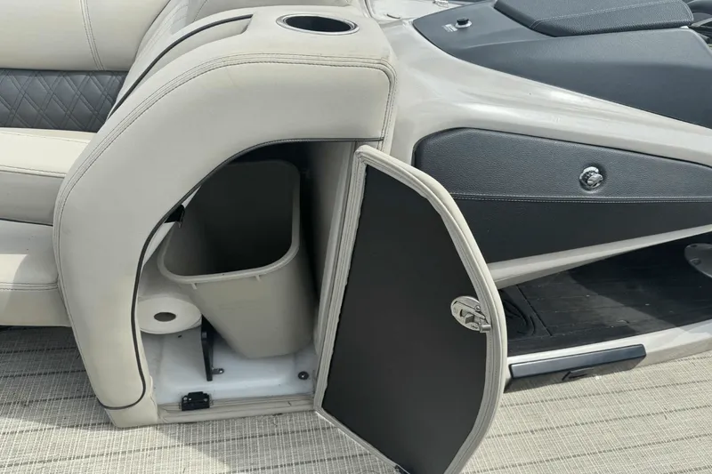 Slide: The Image of Barletta L21U 2019 - 5